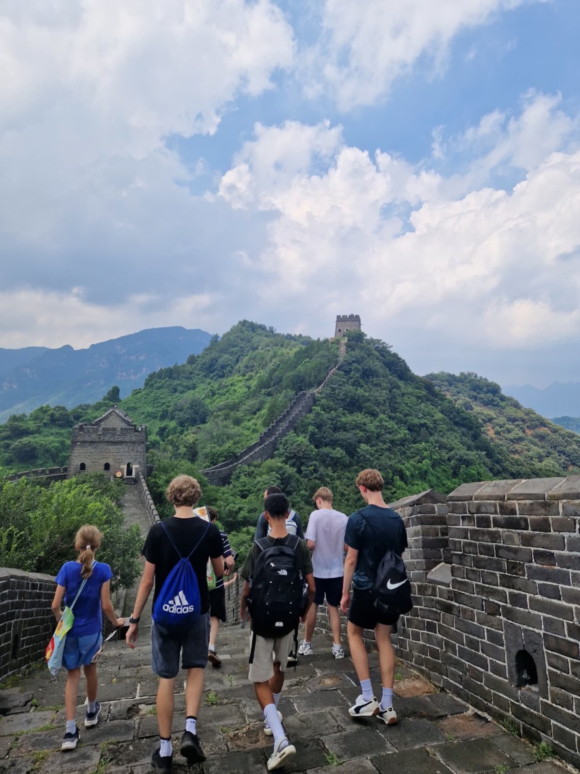 Gruppe unterwegs auf der Chinesischen Mauer
