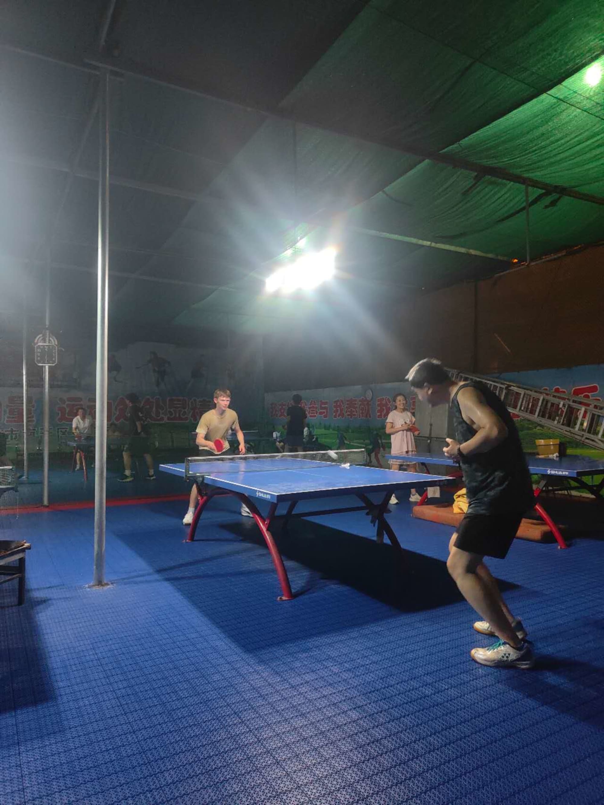 Tischtennis mit den chinesischen Uncs