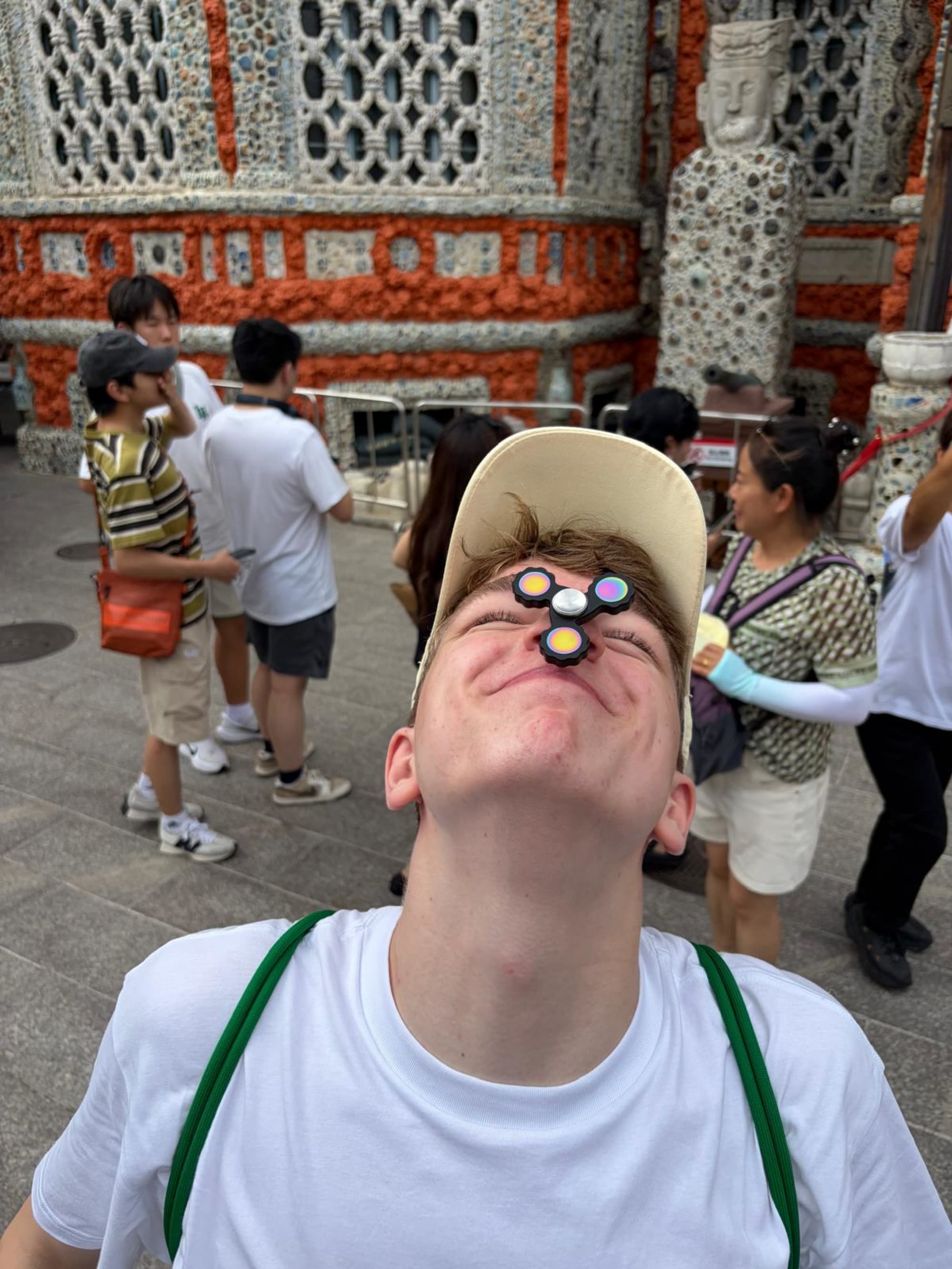Fidget Spinner auf der Nase