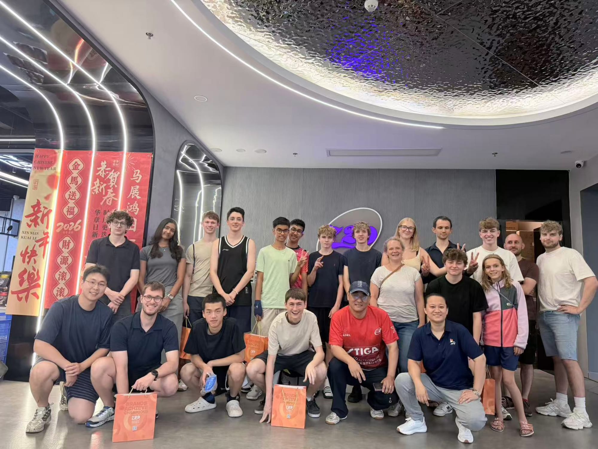 Gruppe im 729-Shop