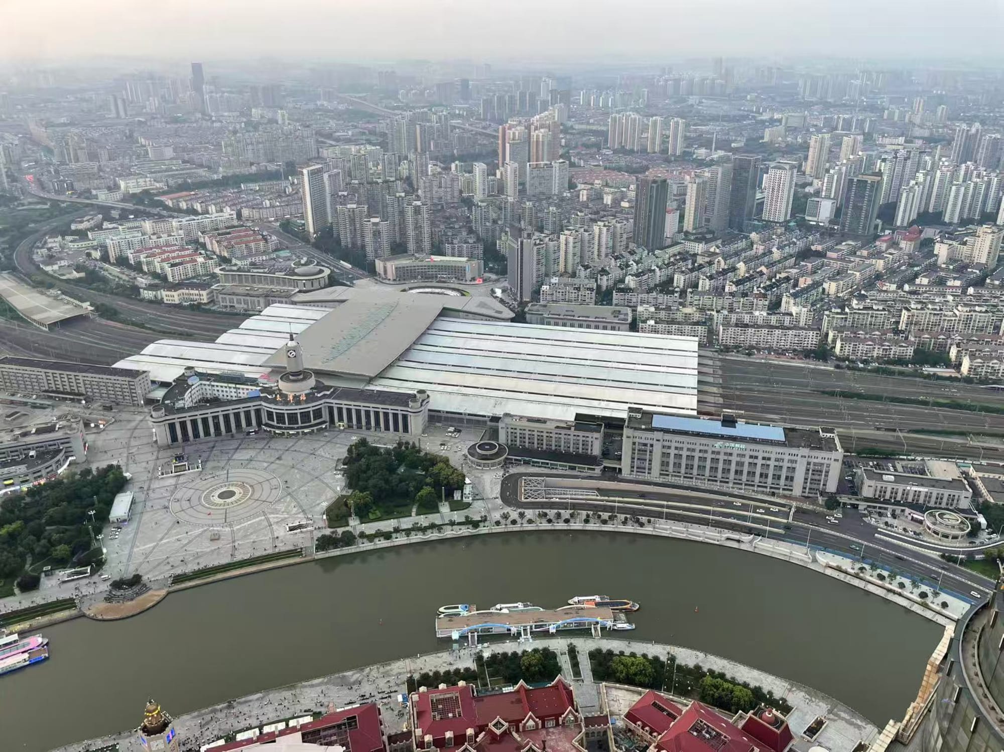 Hauptbahnhof und Haihe von oben